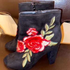 Black Suede Rose Embroidered High Heel Boots, Zip on the side. Super Cute